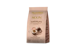 Maxtris Moon pralinky z mliečnej čokolády s náplňou z  mandľovo mliečnej čokolády s celou praženou mandľou 156g thumbnail-1